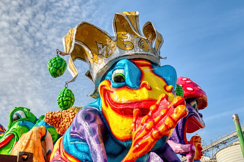 carnival graveyard carnaval hdr urbex carnavalsoptocht corso trash verlaten abandoned lost places